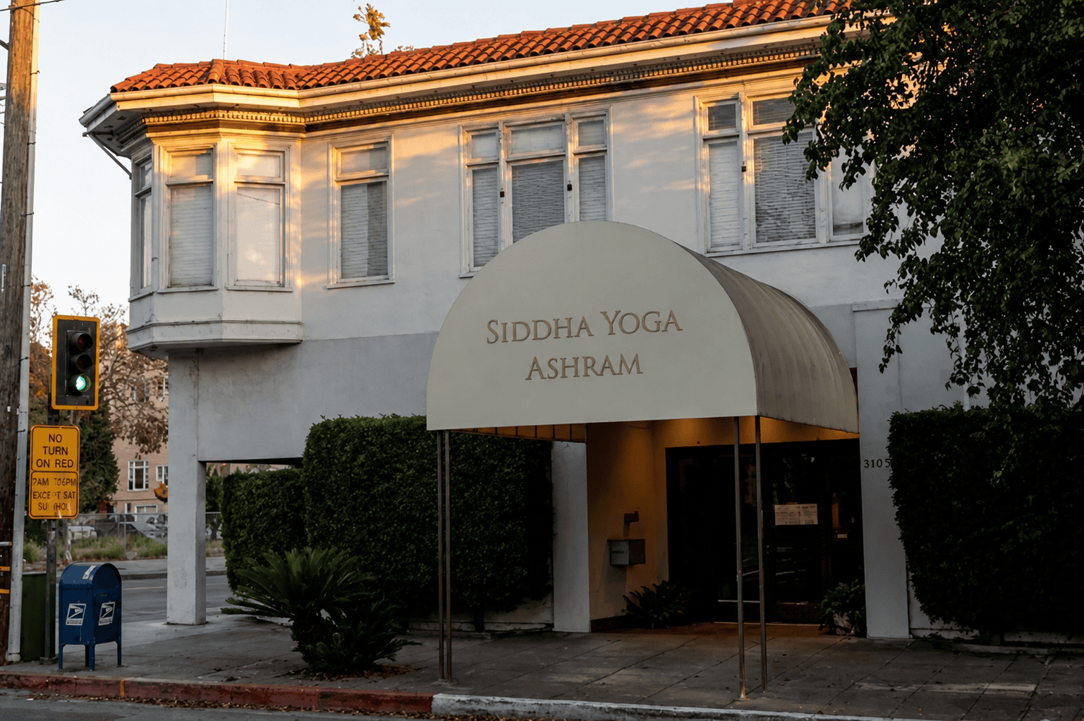 Siddha Yoga Ashram in Oakland
